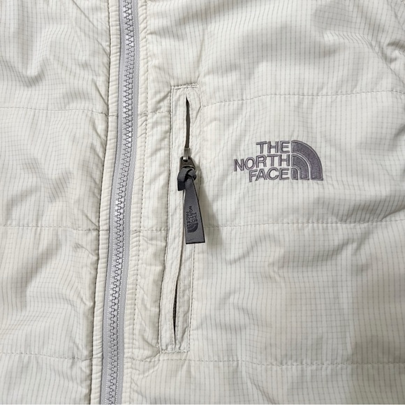 The North face Women’s Puffer Vest in‎ Ivory - Picture 5 of 11